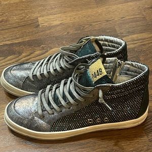 P448 High top sneaker Women’s US 10- EU42